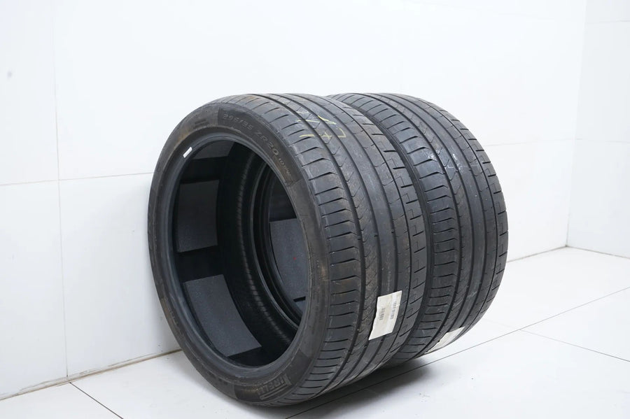 2 x Pirelli summer tires 295/35/20 inch, approx. 4mm tread depth, DOT 22 MO