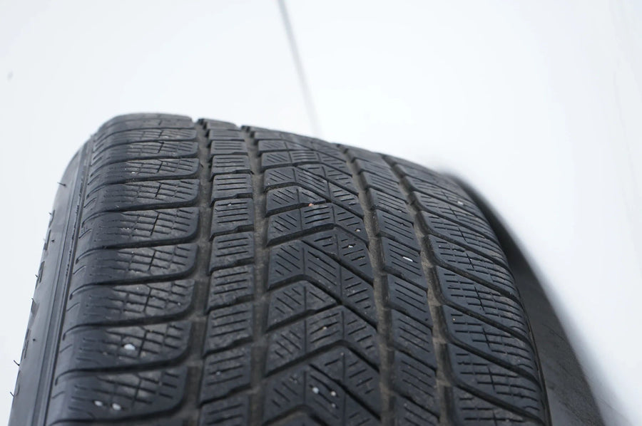 Mercedes třídy G G63 AMG W463 zimní kola zimní pneumatiky 275 50 20 palců