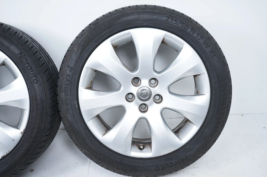 Opel Astra J Pneus d'été 215 50 17 pouces 7mm