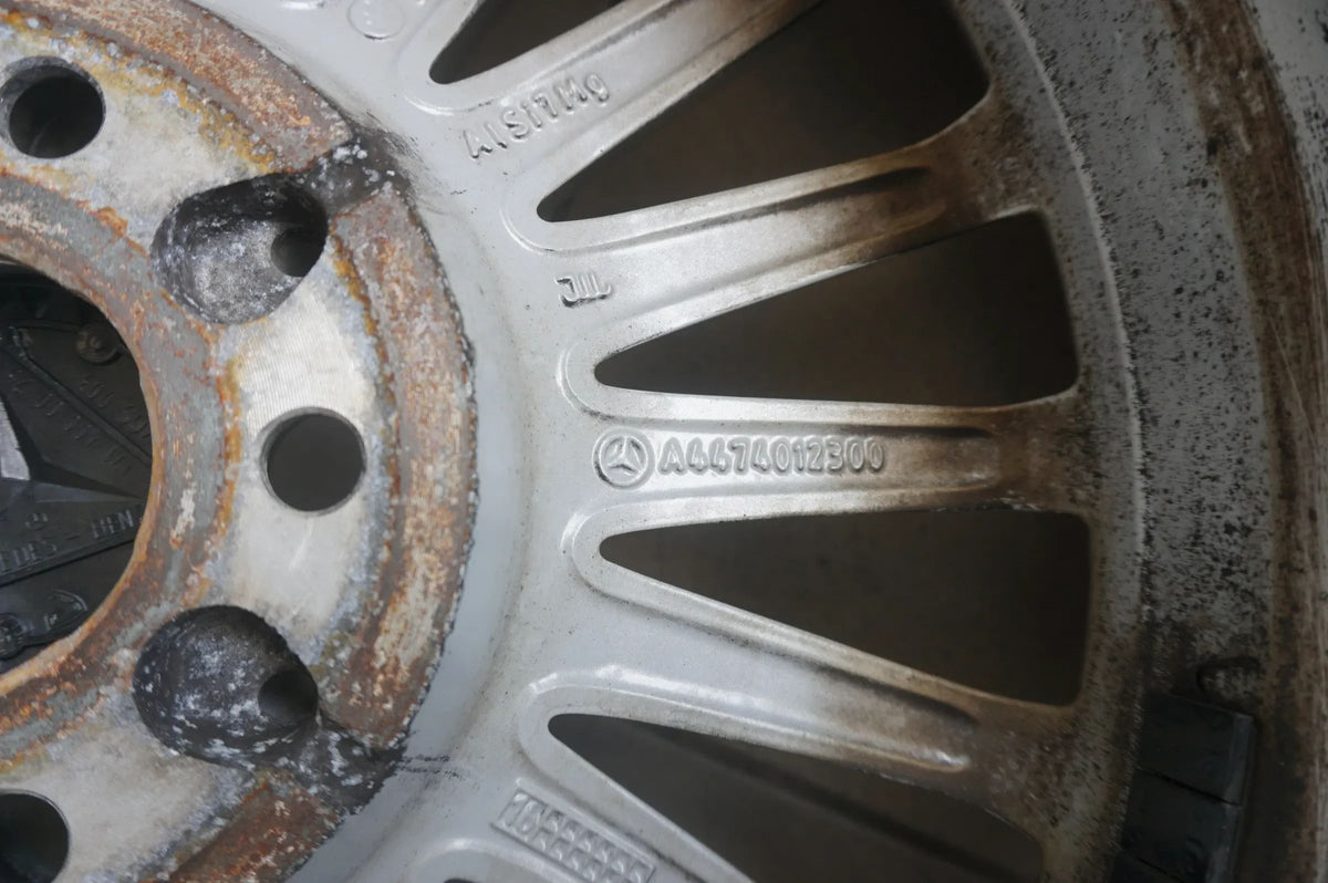 Original Mercedes V-Klasse Vito W447 17 Zoll Alufelgen Winterräder Winterreifen Detailansicht 5