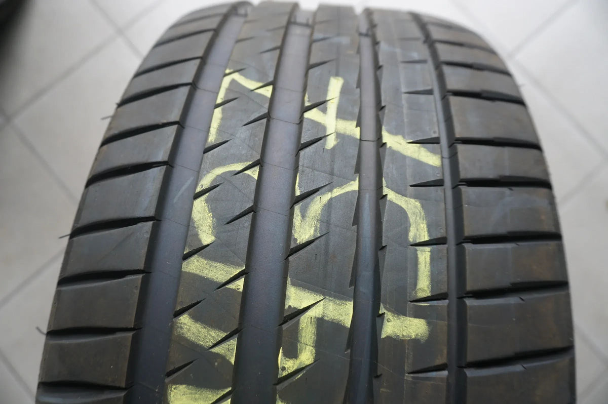 1 X 255 40 R19 100Y Pneus été Michelin Pilot Sport 4* 2023 6mm Vue détaillée 2