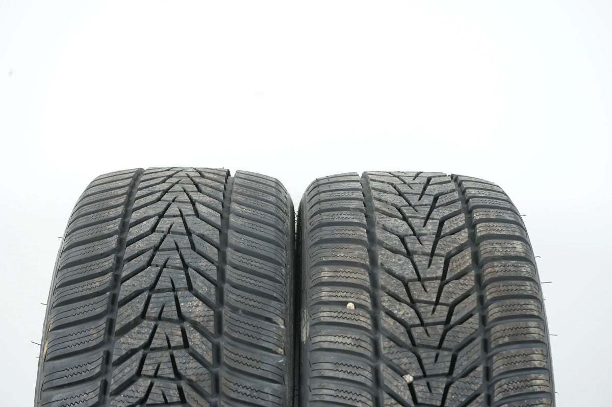 2 pneus hiver Hankook Evo3 225 45 18 pouces DOT23 env. 7 mm Detailansicht 4