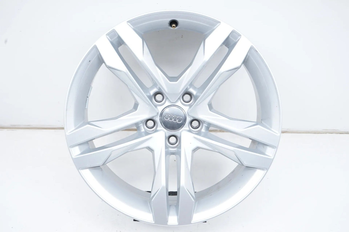 1 x Audi A4 Allroad 8W B9 Alloy Wheel 18 Inch 8W9601025B 7.5J ET29