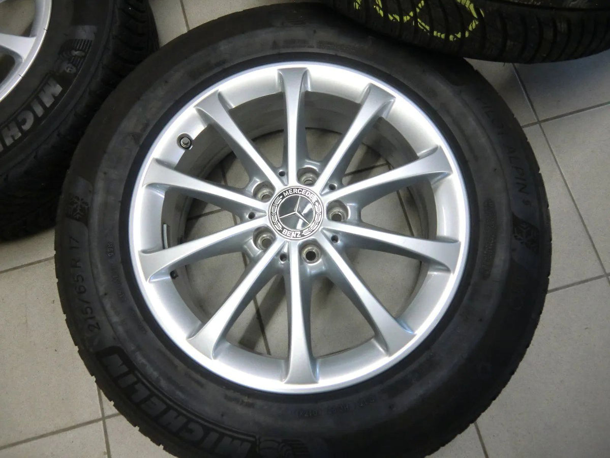 Originele Mercedes GLA H247 GLB X247 lichtmetalen velgen winterbanden 215 65 R17 6mm Detailweergave 4