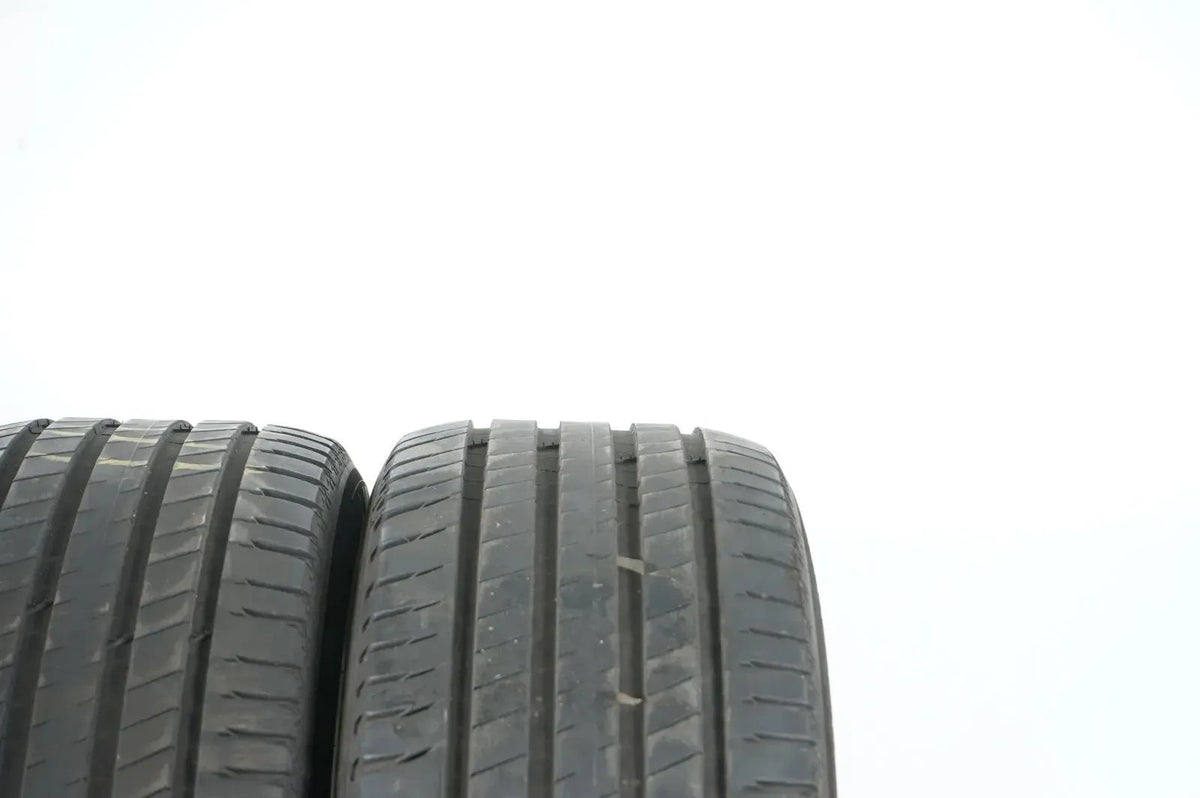 2 x Pneus été Michelin 235 55 19 pouces DOT22 env. 5mm AO Vue détaillée 5