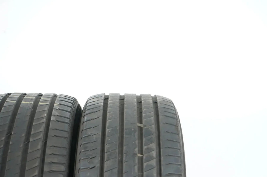 2 x Pneus été Michelin 235 55 19 pouces DOT22 env. 5mm AO