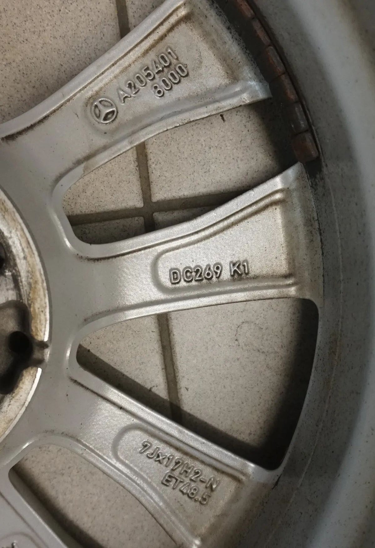 Original Mercedes C-Class W205S205 Alloy Wheels Winter Tires 225 50 R17 Inch 7mm Detailansicht 6