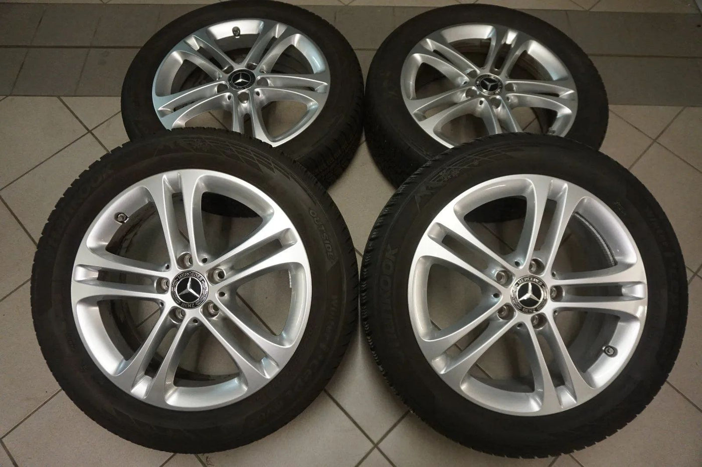 Jantes alu et pneus hiver d'origine Mercedes Classe A W177 Classe B CLA 205 55 R17