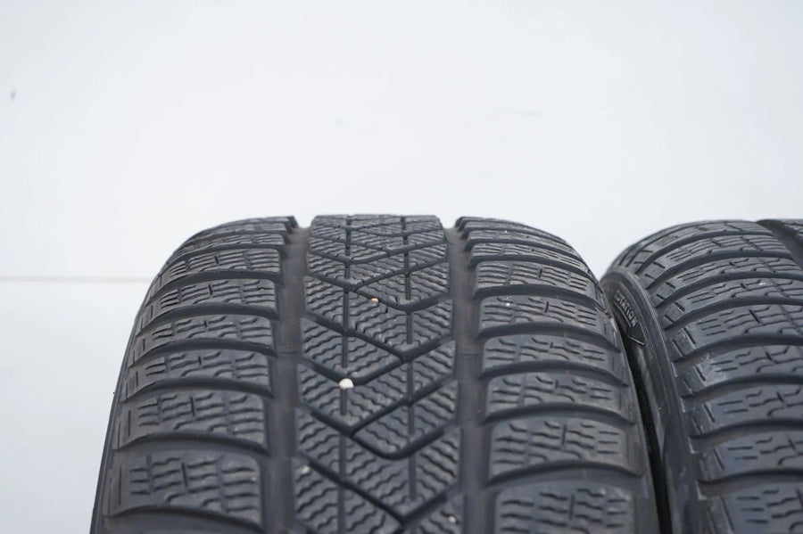 2 x pneus d'hiver Pirelli 225 45 18 pouces DOT21 env. 6 mm MO RFT