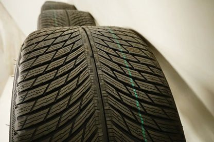 Pneus et jantes hiver neufs pour BMW M5 F90, dimensions 265/40/19 pouces, norme 705M.