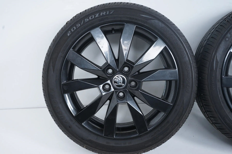 Skoda Octavia 5E Jantes complètes été Pneus été 205 50 17 pouces
