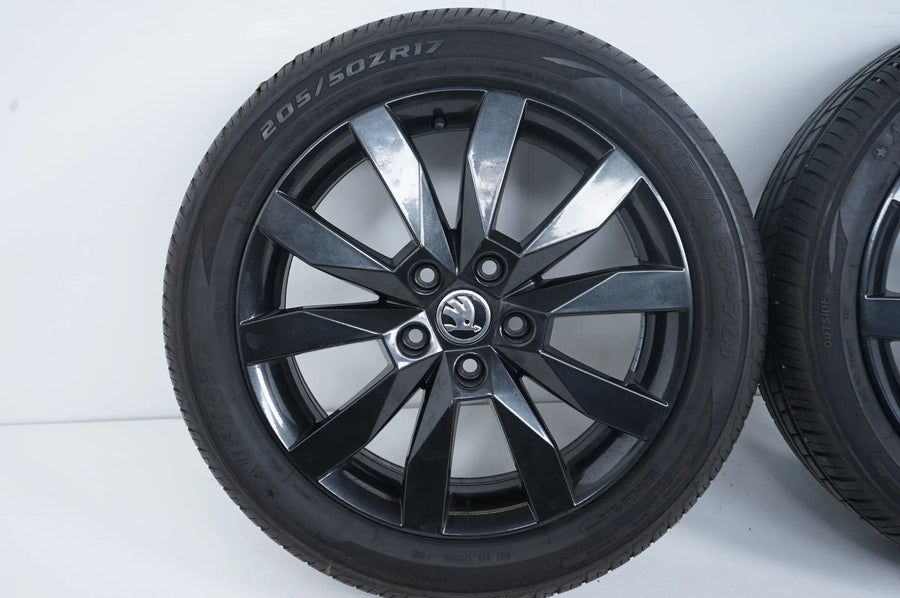 Skoda Octavia 5E Allwetterräder mit neuen Allwetterreifen 205 50 17 Zoll