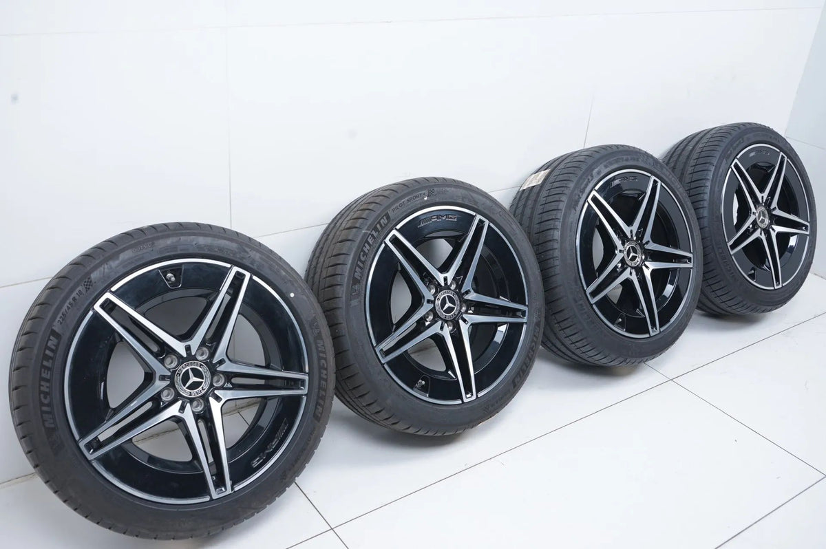 Mercedes C-Class Hybrid W206 AMG 18-inch summer wheels Detailansicht 2