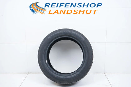 1 pneu Michelin toutes saisons 235/55/19 pouces DOT23, épaisseur de sculpture approximative de 7 mm.
