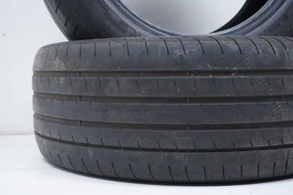 2 pneus été Goodyear 255/55/18 pouces DOT21, profondeur de sculpture d'environ 4 mm.