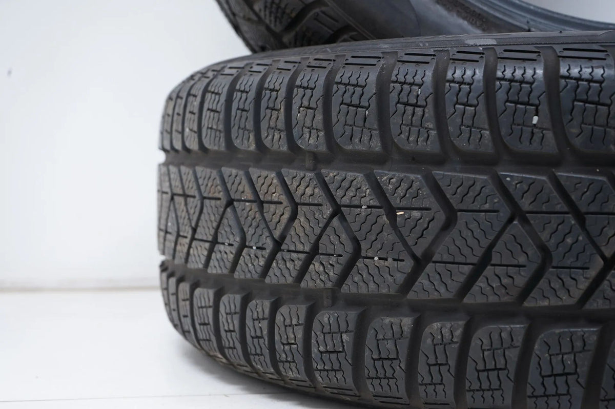 2 x Winter tires 215 55 18 inch Pirelli approx. 5 mm tread depth DOT15 MO Detail view 6