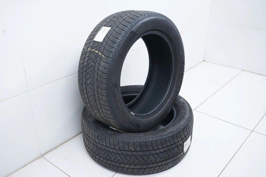 2 x Winter tires 275 50 20 inch Pirelli DOT20 MO 4mm