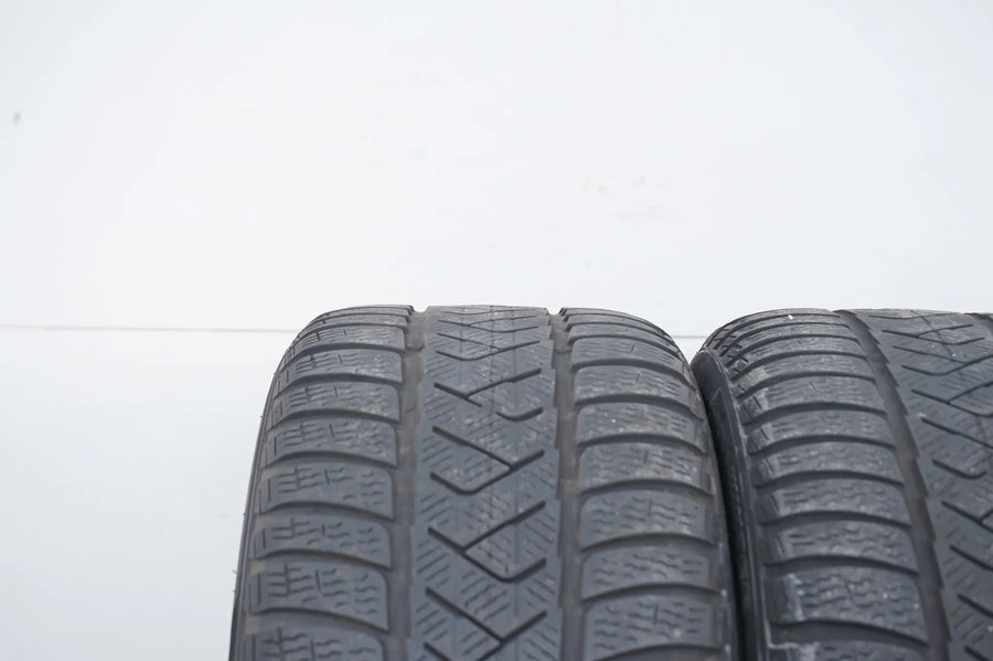 2 x Winterreifen Pirelli 225/45 R18 18 Zoll DOT21 ca.3mm MO RFT