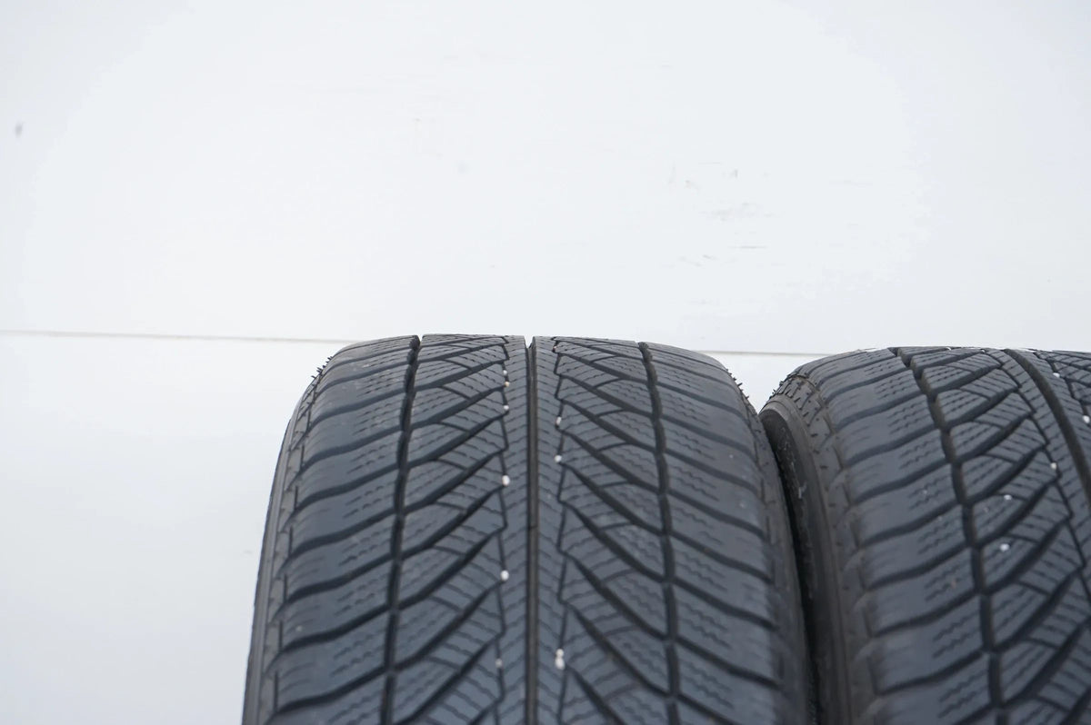 2 pneus hiver Goodyear 205/50 R17 pouces DOT15, profondeur d'environ 6 mm, BMW*RFT Vue détaillée 4