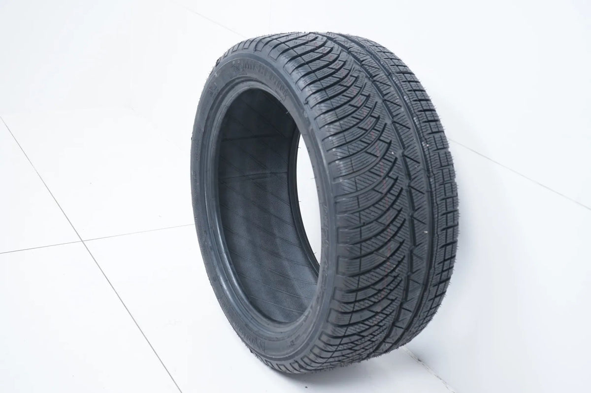 1x NEU Demo Winterreifen Michelin 255 40 18 Zoll DOT18 Detailansicht 4