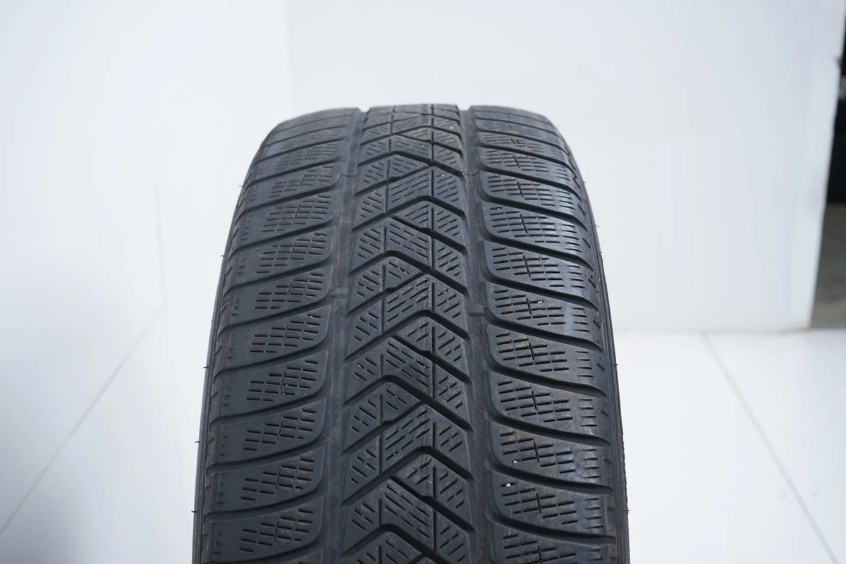 2x Pirelli winter tires 235 60 18 inch DOT17/16 MO approx. 4mm tread depth Detailansicht 6