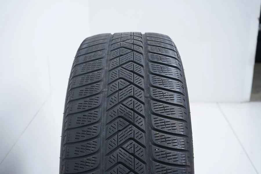 2x Pirelli winter tires 235 60 18 inch DOT17/16 MO approx. 4mm tread depth