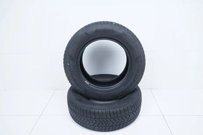 2x Pirelli winter tires 235 65 17 inch DOT18 MO approx. 5 mm tread depth