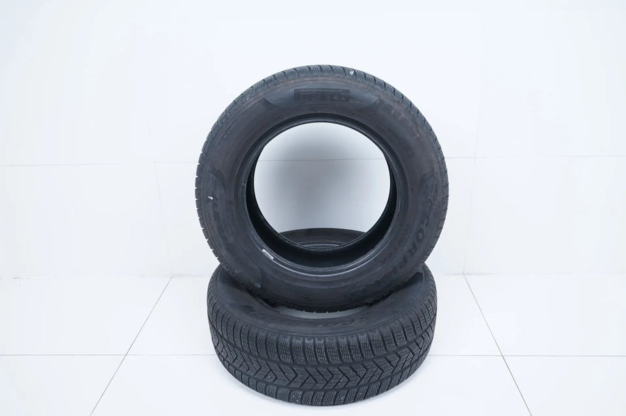 2x Pirelli winter tires 235 65 17 inch DOT18 MO approx. 5 mm tread depth