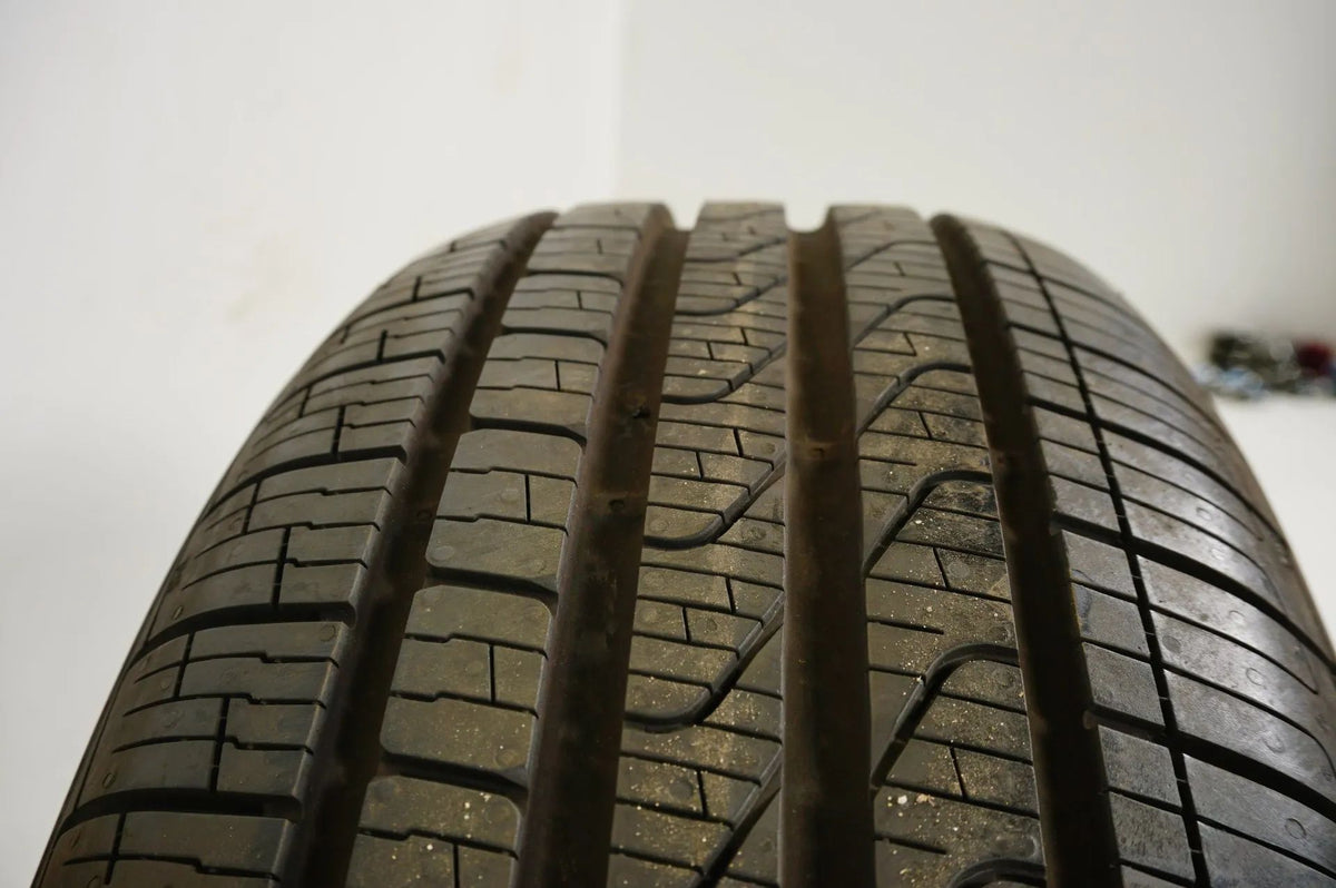 2x All-weather all-season tires 205/55/17 inch Pirelli approx. 7 mm tread depth DOT17 MO RFT Detailansicht 6