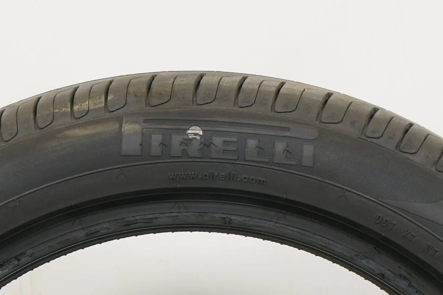 2 pneus été quasi neufs Pirelli DOT18 MO 235/50/20 pouces