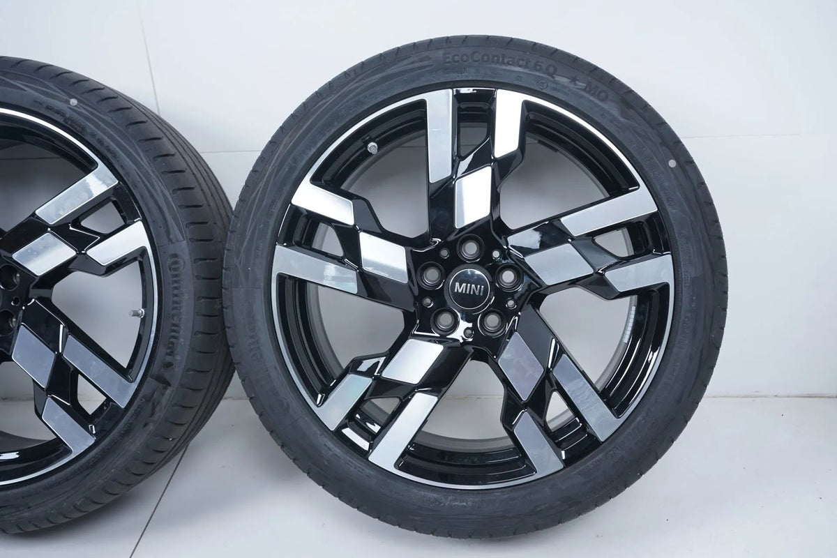 MINI Countryman U25 BMW X1 U11 Summer Wheels 245 40 20 inch Detailansicht 10