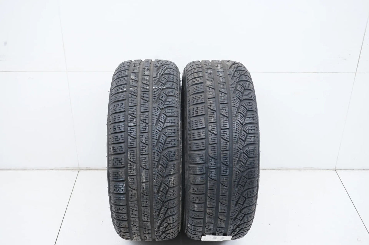2x Winterreifen Pirelli 215 45 18 Zoll DOT18 ca.7+mm MO Detailansicht 2