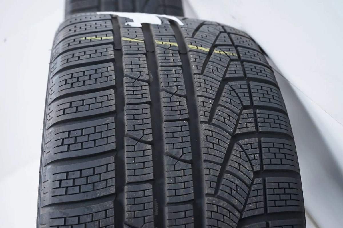 Mercedes GT GTS C190 W190 Winter Tires Winter Wheels 19/20 Inch Detailansicht 13