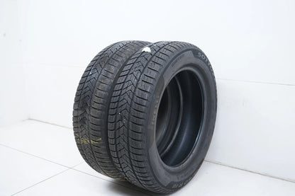 2 x  Winterreifen Pirelli 215 60 18 Zoll DOT18 ca. 5,5 mm MO RFT