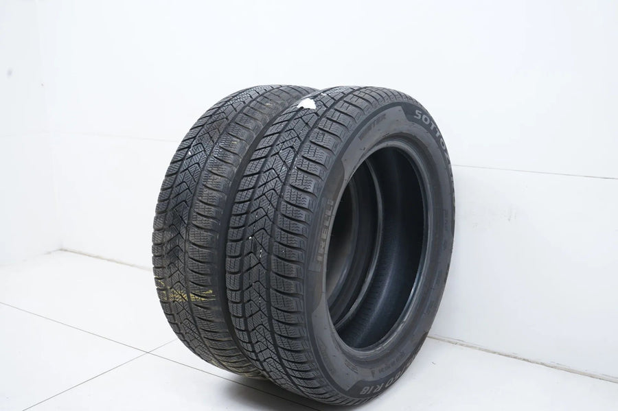 2 x  Winterreifen Pirelli 215 60 18 Zoll DOT18 ca. 5,5 mm MO RFT