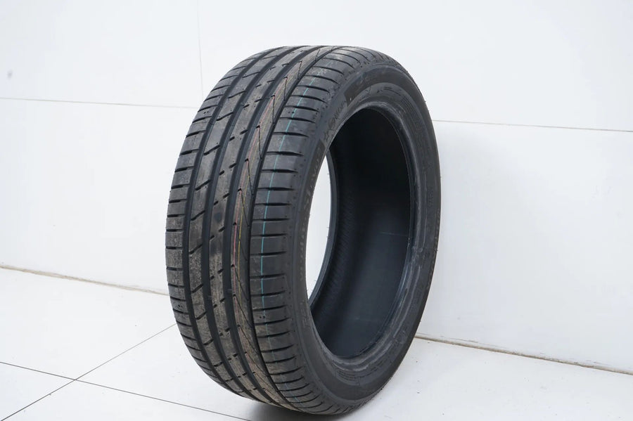 1x Pneu d'été DEMO Hankook 245 45 18 pouces DOT23 Bmw*MO