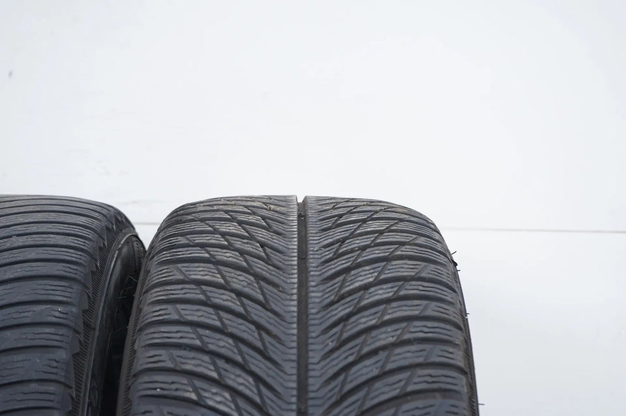 2 x Michelin winter tires 235 45 18 inch DOT22 approx. 3-5 mm MO