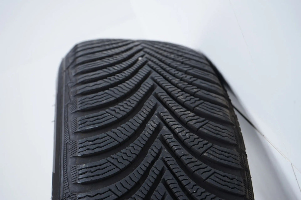 Mercedes A B Klasse W177 W247 Winterräder Winterreifen 16 Zoll Detailansicht 16
