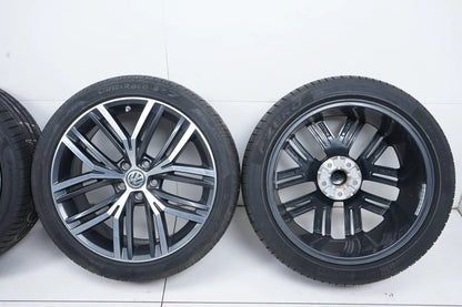 VW Passat 3G B8 Allwetterräder mit neuen Allwetterreifen 245 40 19 Zoll 3G0601025AG
