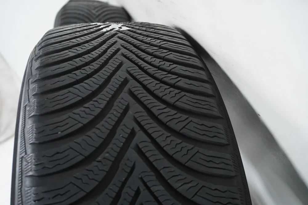Mercedes A B Klasse W177 B247 Winterreifen Winterräder 16 Zoll Detailansicht 10
