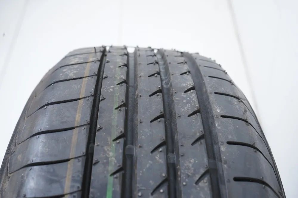 2x DEMO Sommerreifen Yokohama 235 60 18 Zoll DOT16 MO Detailansicht 4