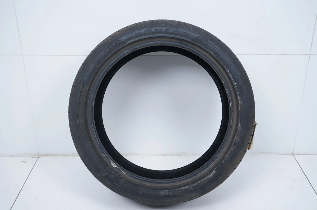 1x Dunlop summer tire 225 45 19 inch DOT17 BMW* approx. 6mm tread depth RFT Detail view 2