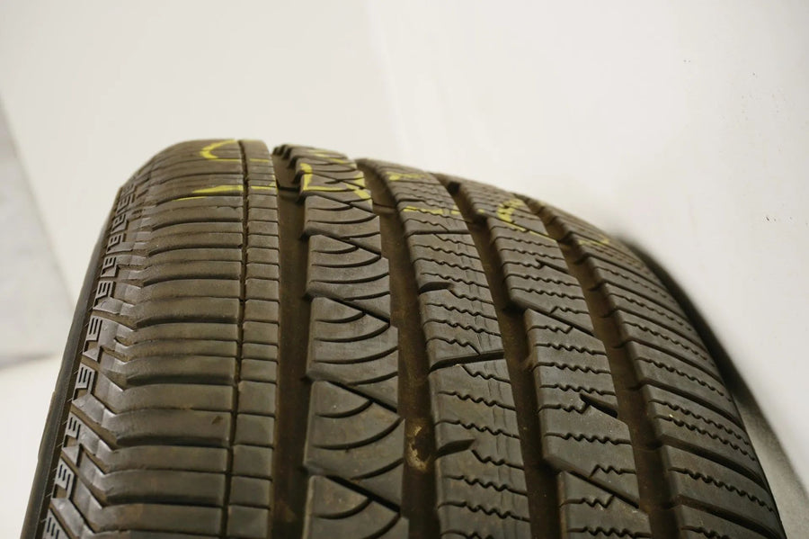 1 pneu hiver Continental 235/60/18 pouces DOT16 MO environ 6 mm RFT