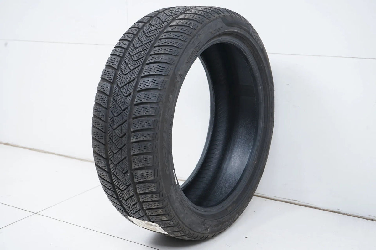 1 pneu hiver Pirelli 225/45 R18 pouces DOT21 environ 5 mm Vue détaillée 3