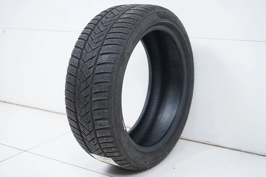 1 pneu hiver Pirelli 225/45 R18 pouces DOT21 environ 5 mm