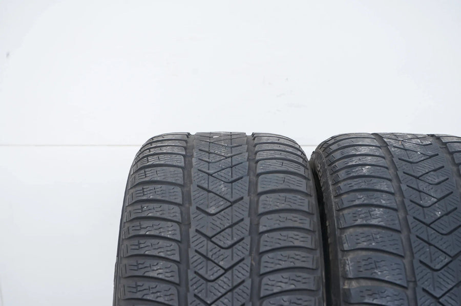 2 pneus hiver Pirelli 225/45 R18 pouces DOT21, profondeur de sculpture d'environ 4 mm MO RFT