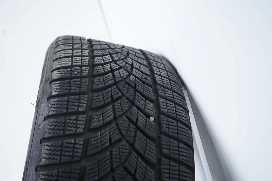 Pneus/jantes hiver 245/40/19 pouces pour Mercedes Classe CLE W236