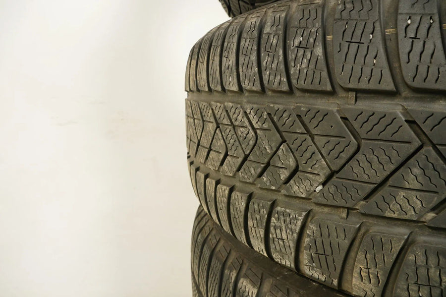 4 x Pirelli winter tires 245 50 19 inch DOT18 BMW* approx. 5mm tread depth RFT