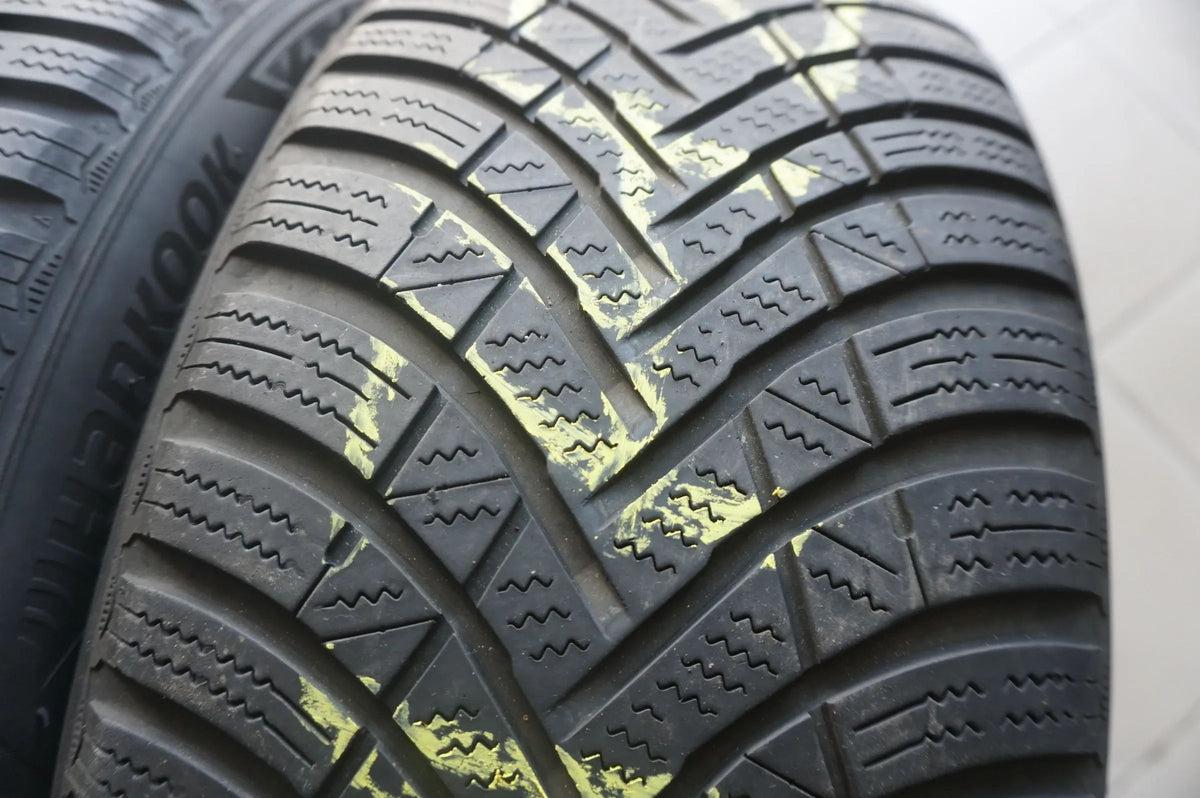 2 X 205 50 R17 93V Winterreifen Hankook Winter I*cept RS3 4mm Vue détaillée 2