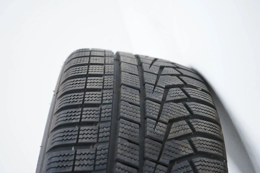 Audi A1 GB Winterräder Winterreifen 215 45 17 Zoll 7mm 82A601025G